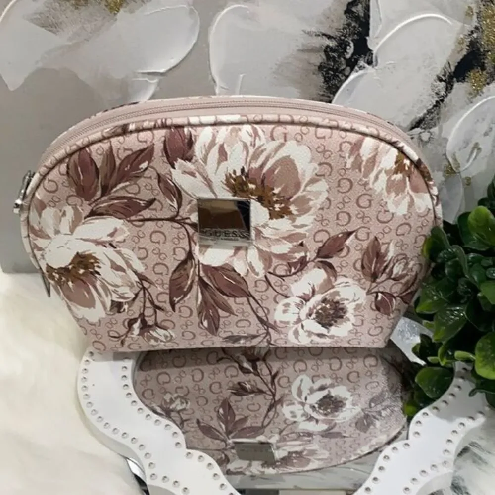 𝅺GUESS Cosmetic Bag